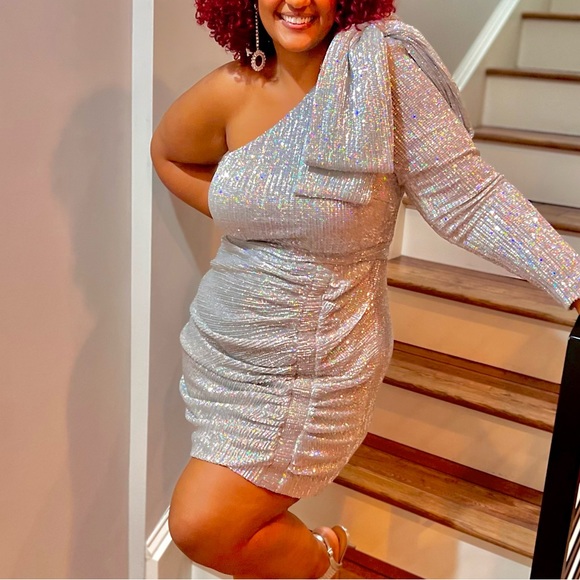 Perfect NYE dress. - Picture 2 of 2